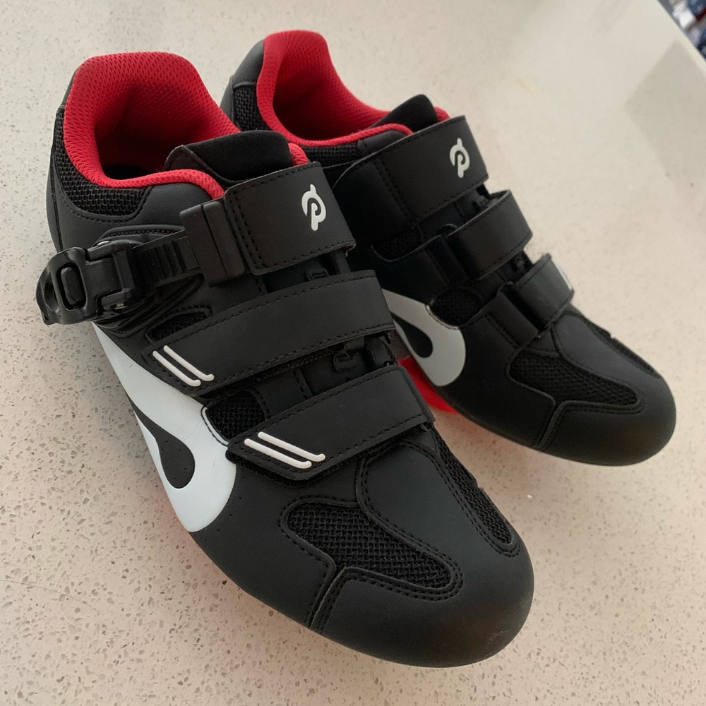Peloton cycling shoes with cleats